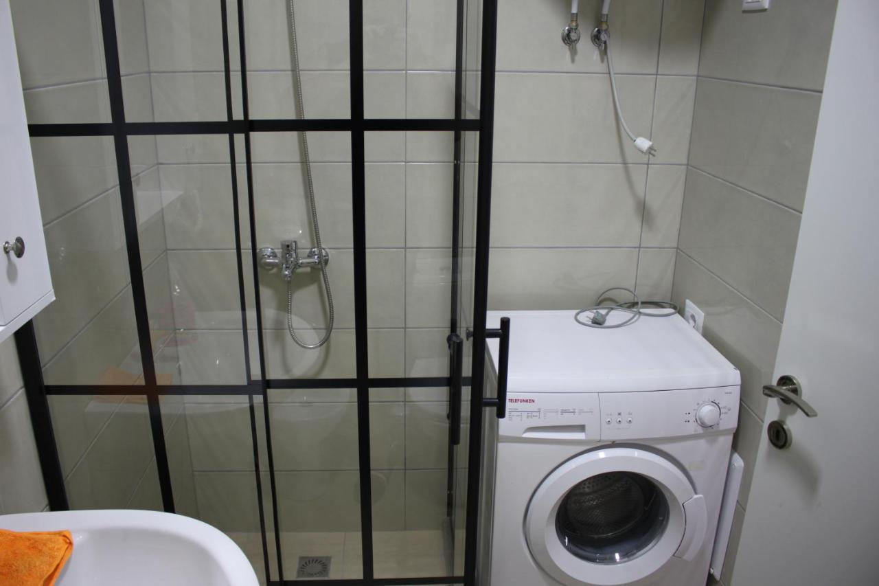 Everest Apartments Shengjin Luaran gambar