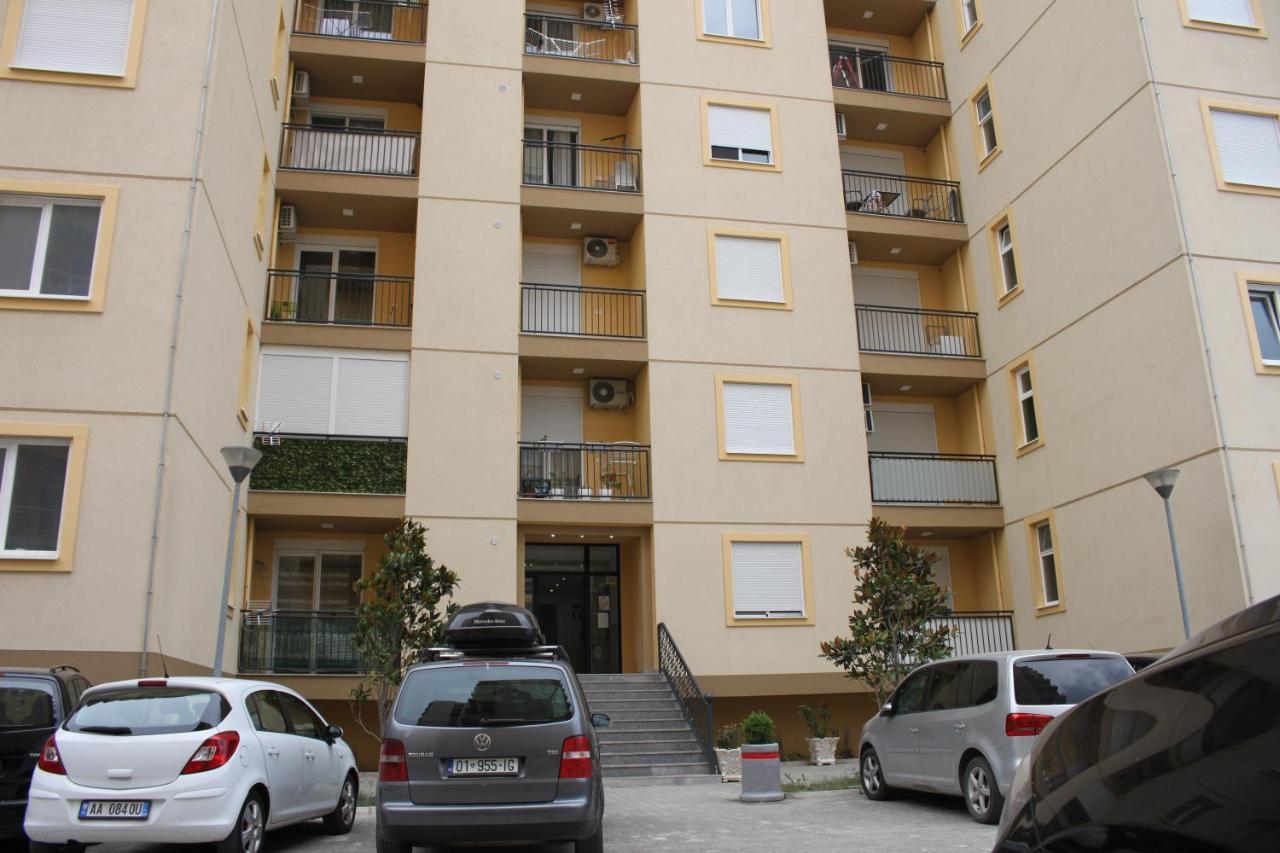 Everest Apartments Shengjin Luaran gambar