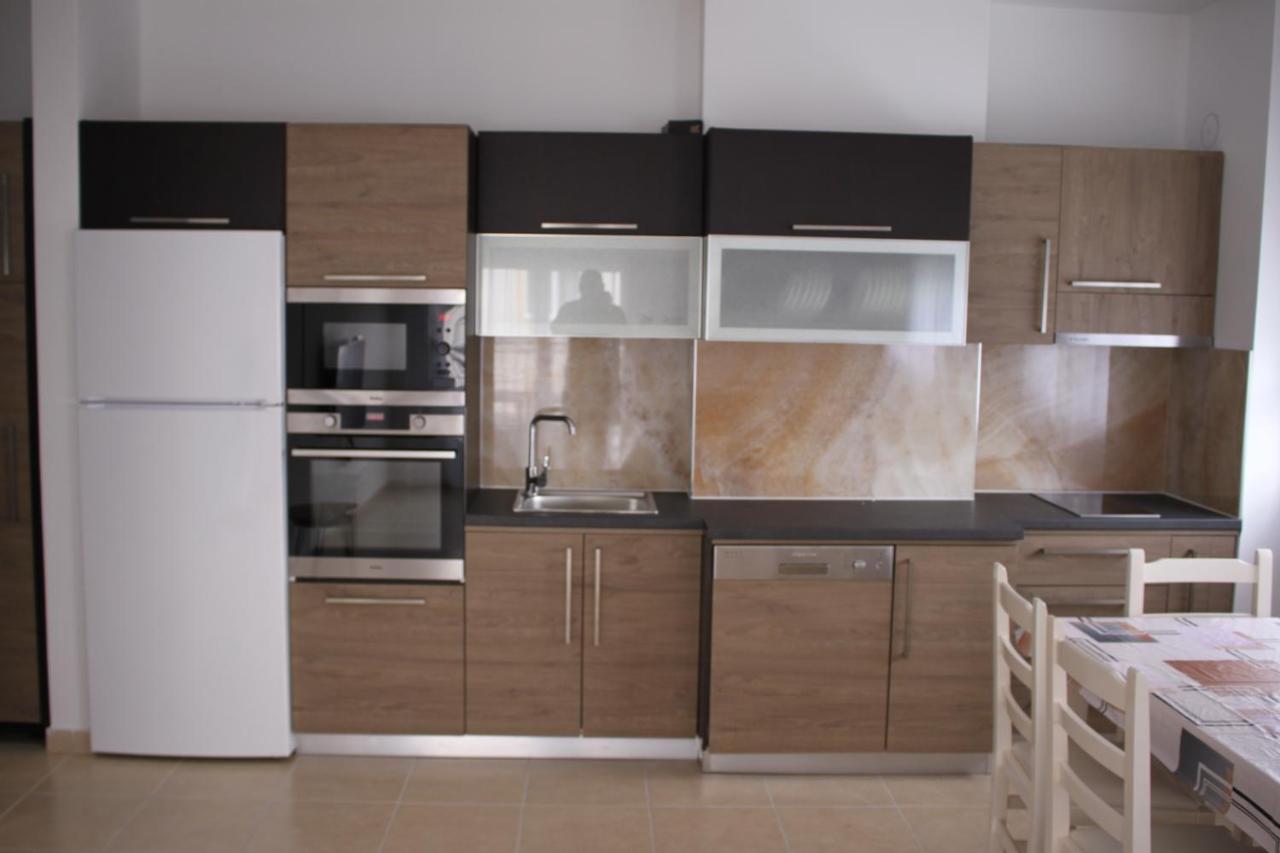 Everest Apartments Shengjin Luaran gambar