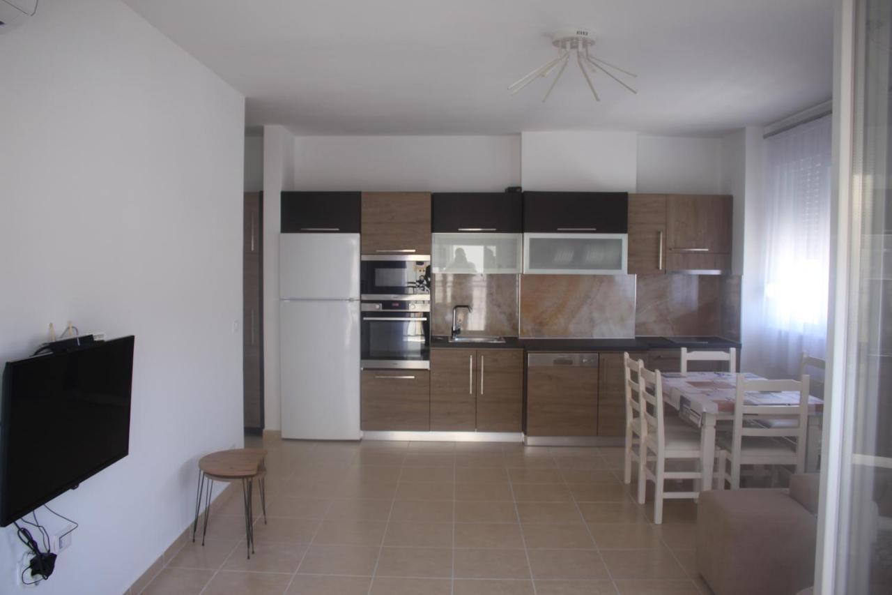 Everest Apartments Shengjin Luaran gambar