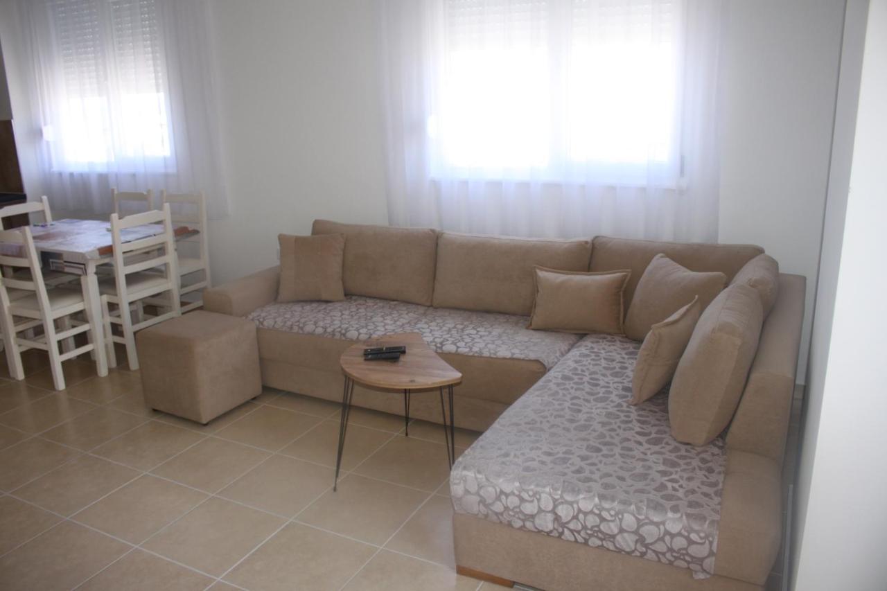 Everest Apartments Shengjin Luaran gambar