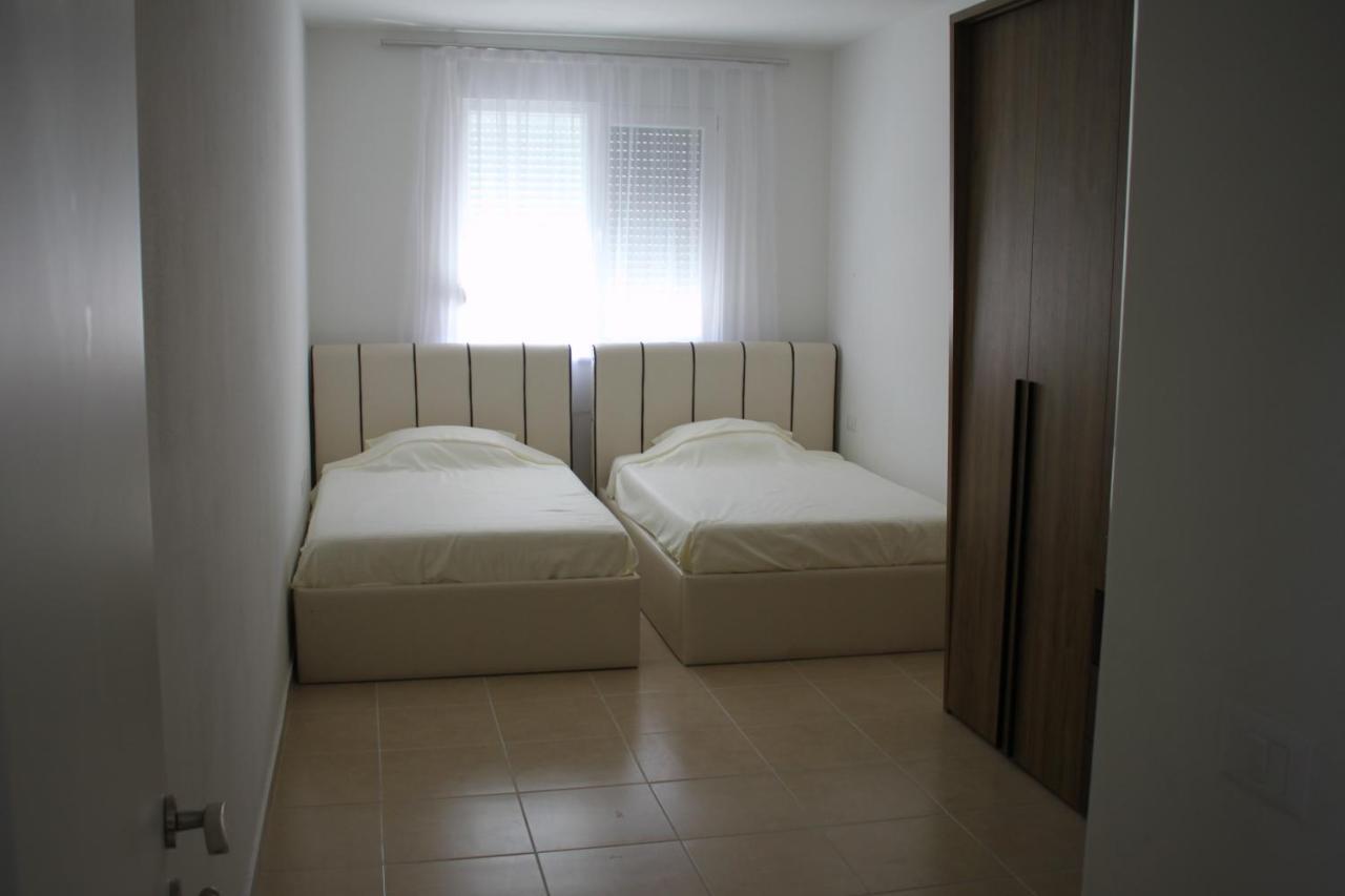 Everest Apartments Shengjin Luaran gambar