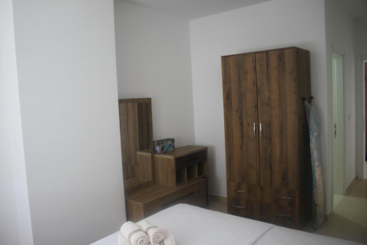Everest Apartments Shengjin Luaran gambar