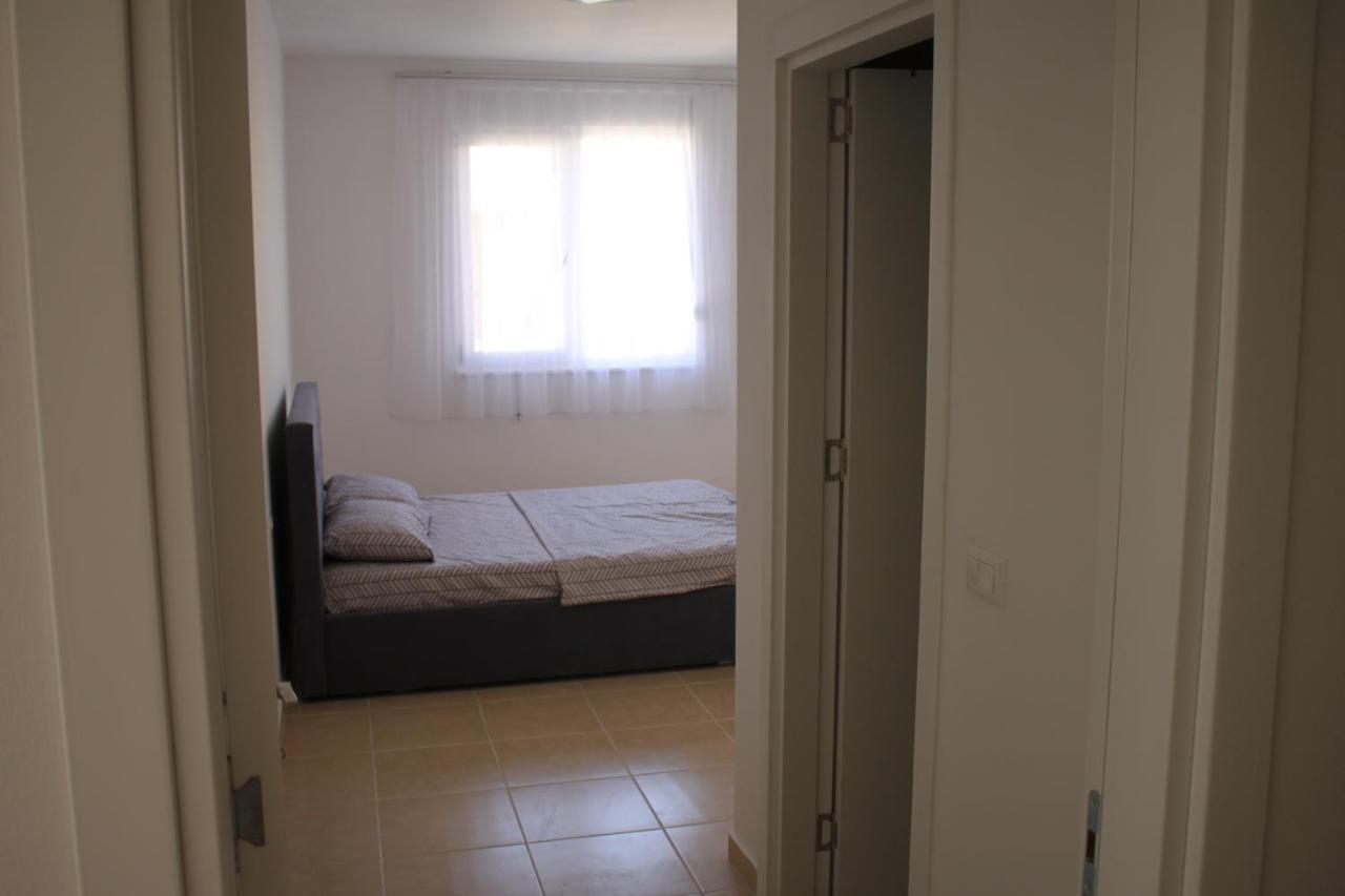 Everest Apartments Shengjin Luaran gambar