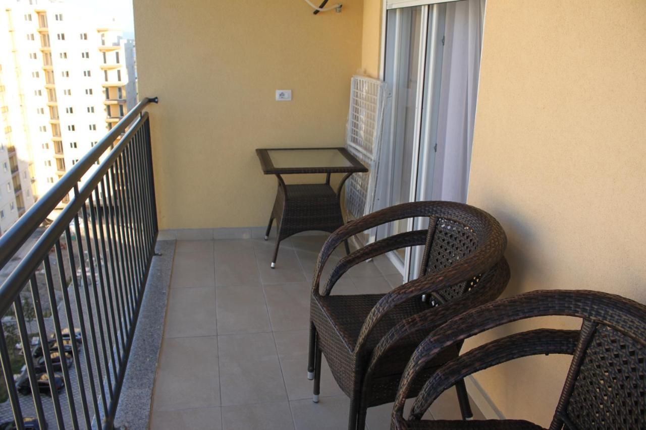 Everest Apartments Shengjin Luaran gambar