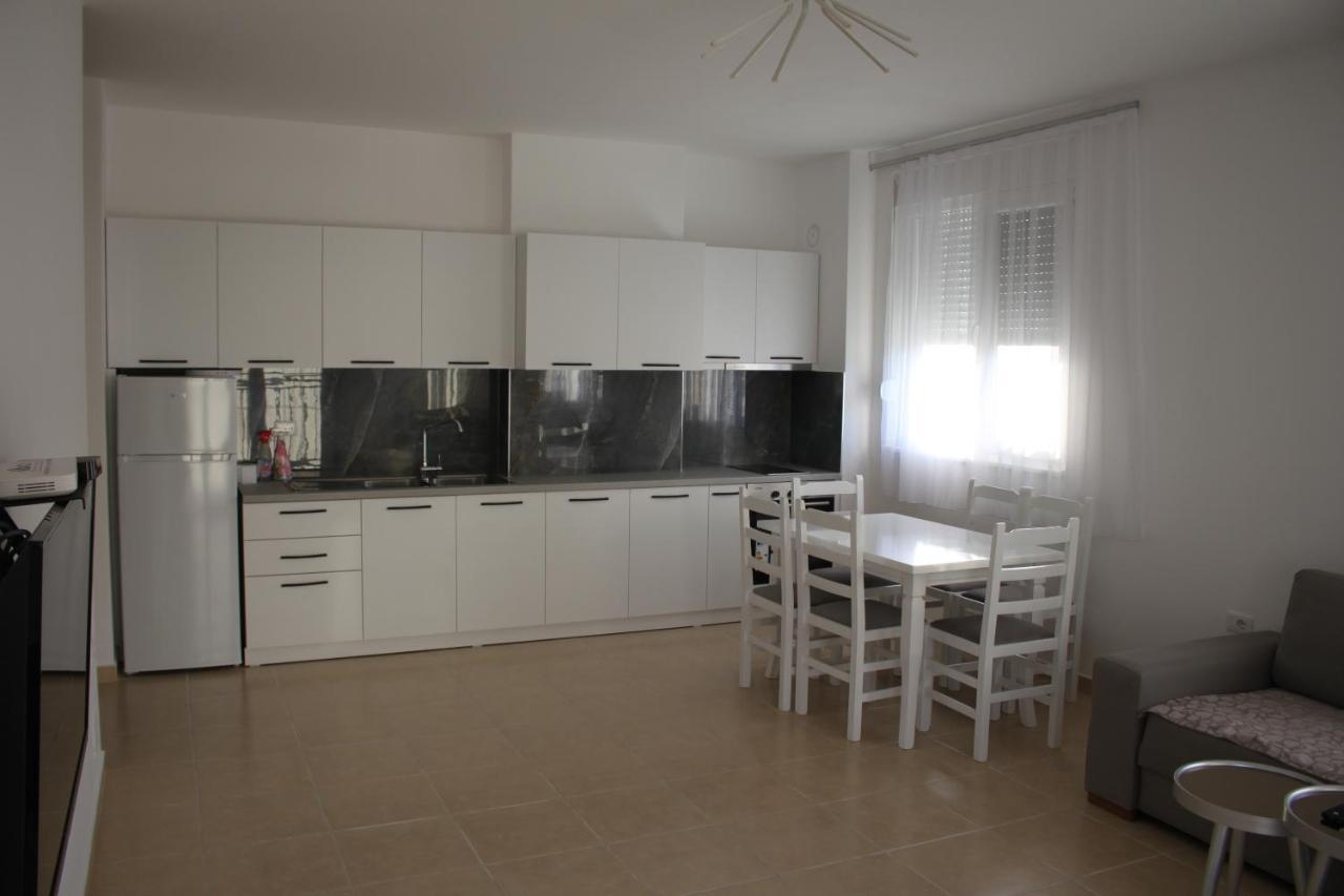 Everest Apartments Shengjin Luaran gambar