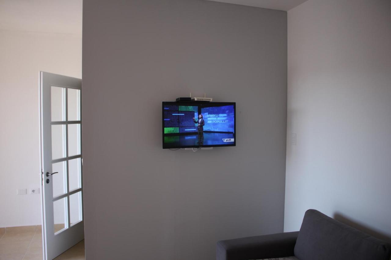 Everest Apartments Shengjin Luaran gambar