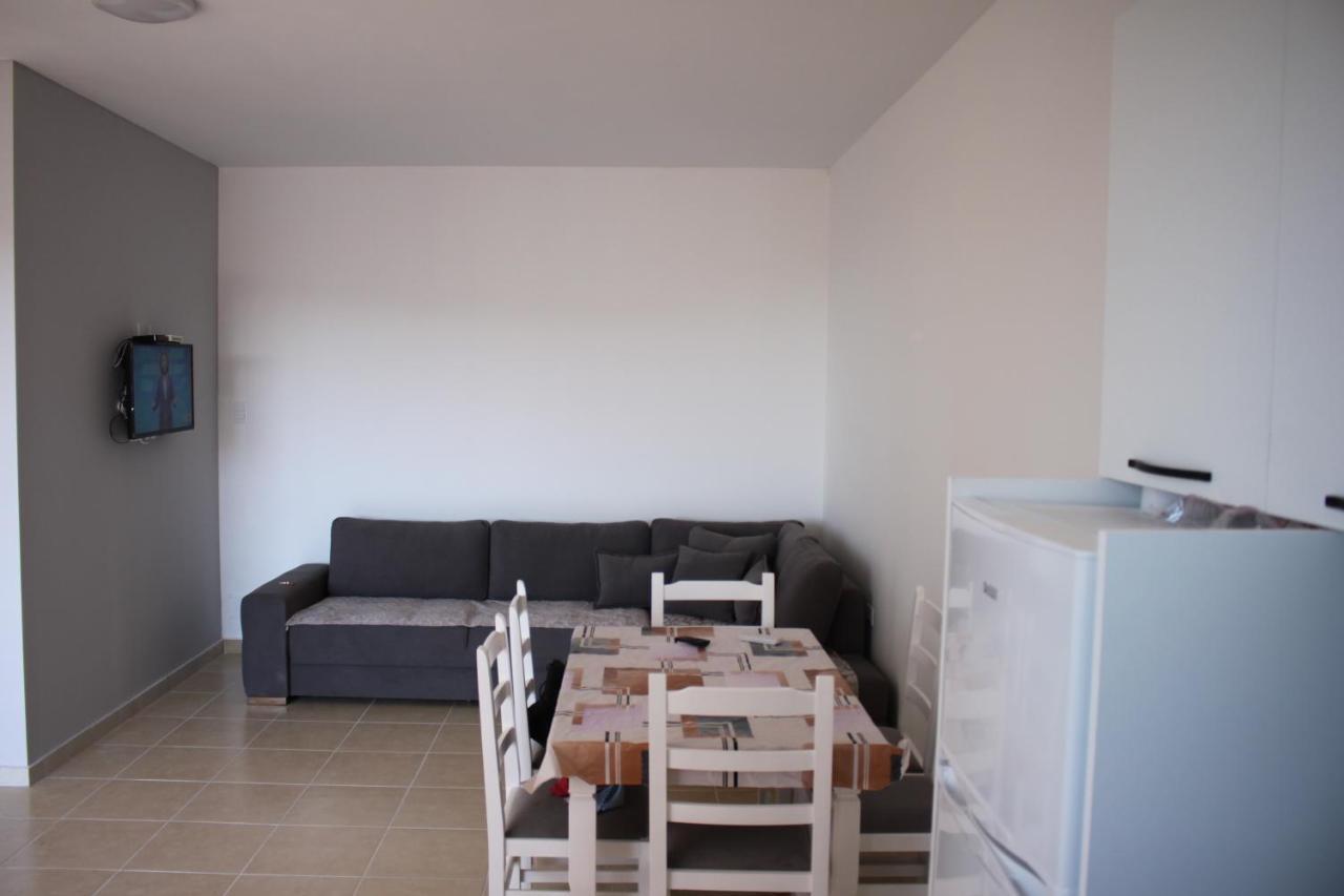 Everest Apartments Shengjin Luaran gambar