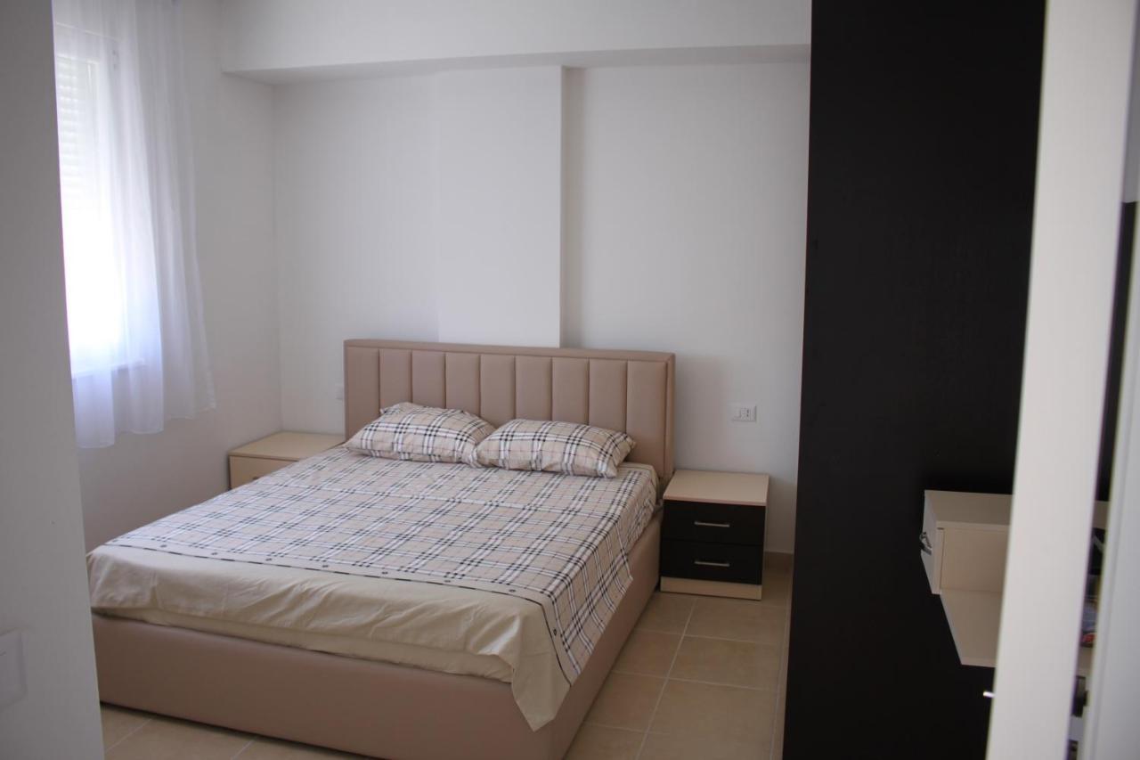 Everest Apartments Shengjin Luaran gambar