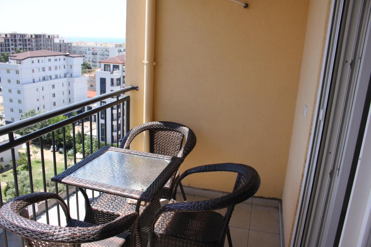 Everest Apartments Shengjin Luaran gambar