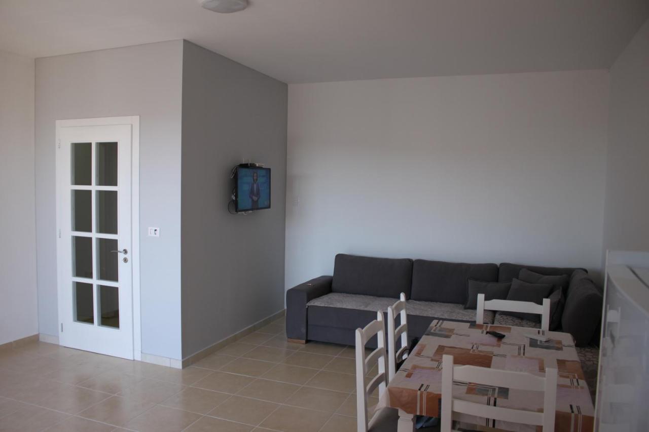 Everest Apartments Shengjin Luaran gambar