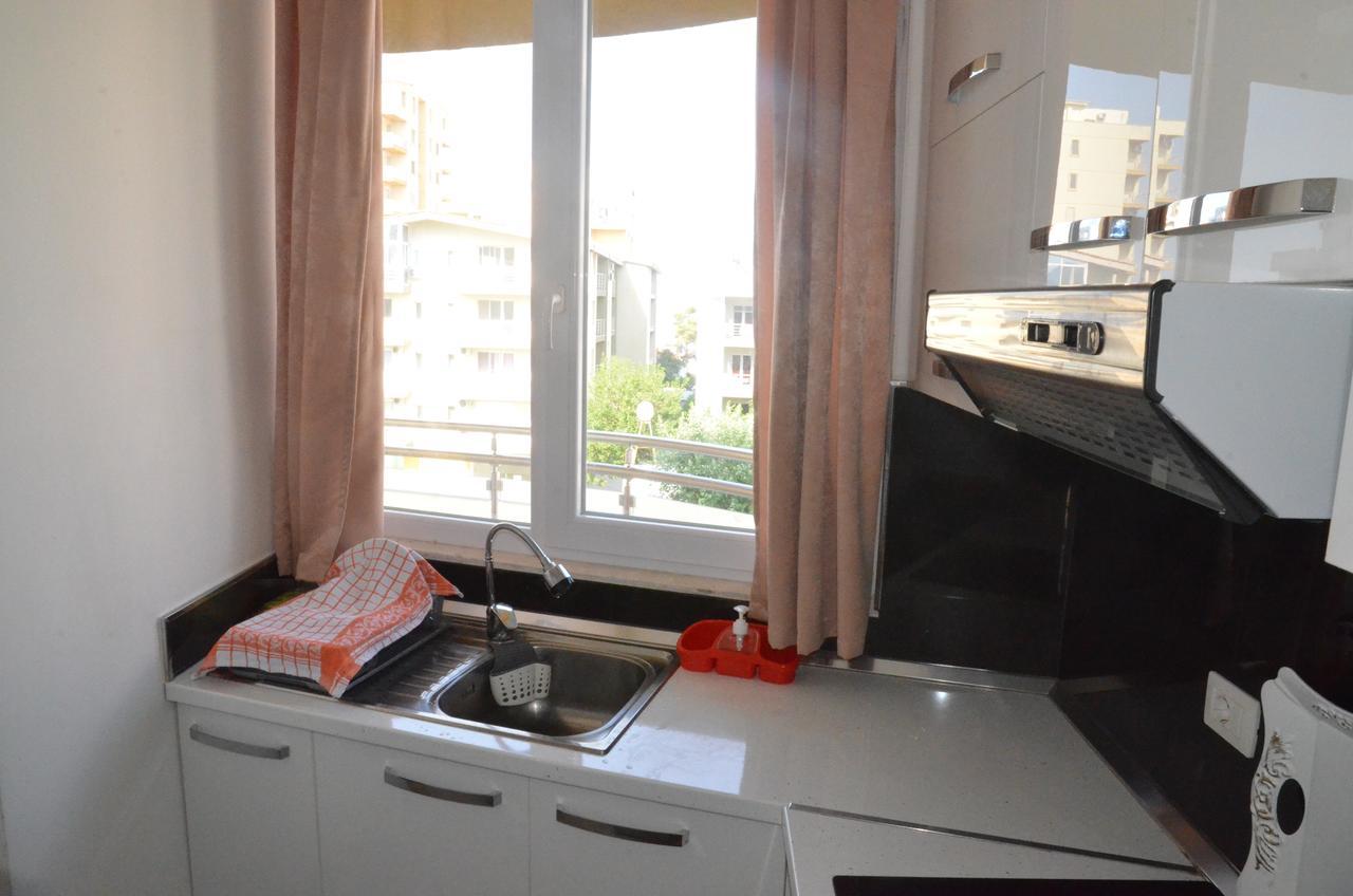 Everest Apartments Shengjin Luaran gambar