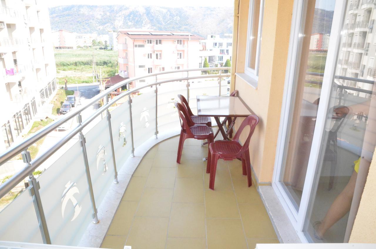 Everest Apartments Shengjin Luaran gambar