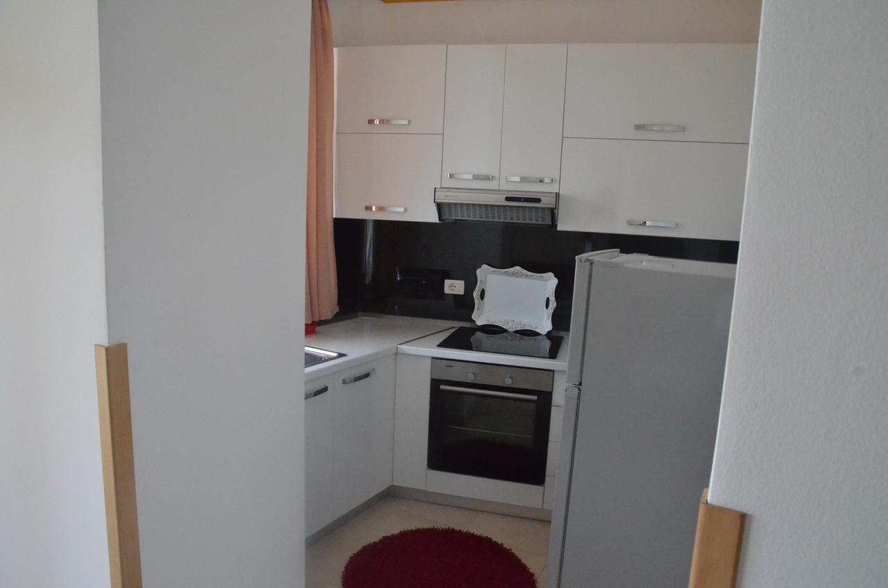 Everest Apartments Shengjin Luaran gambar