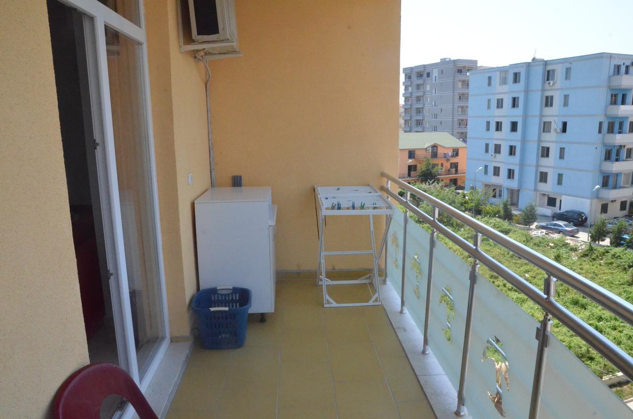 Everest Apartments Shengjin Luaran gambar