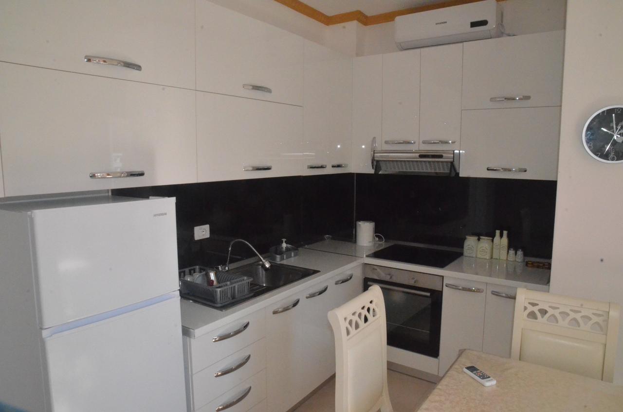 Everest Apartments Shengjin Luaran gambar