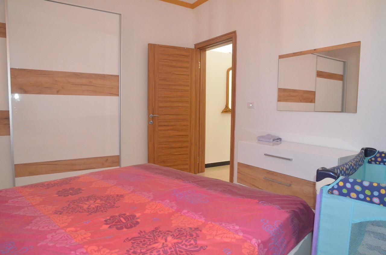 Everest Apartments Shengjin Luaran gambar